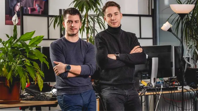 Daniel Kušnirik and Marián Vismek photographed for startitup.sk